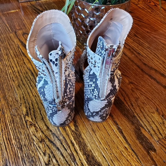 Steve Madden Justice Fashion Bootie - Picture 3 of 7